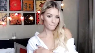 KillersTits black-haired curl plays with sex toy