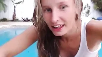 ella_xo  masturbating on the bed