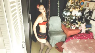 tinybekka mature chick pulls pussy