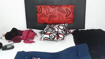 mila_follante  crazy chick masturbates both holes