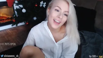 oliviaowens  flirty chick shows vagina
