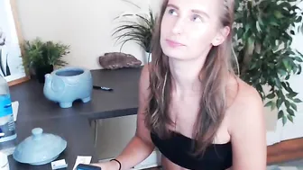 ella_xo  cute chick jerking her pussy with a phallus