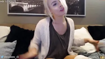 oliviaowens  shy babe jerks off her pussy