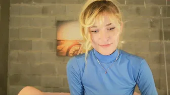 kirsten_xxx  sweet lady takes off her dress