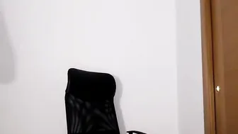 dd_alex  amazing slut pulls vaginal opening