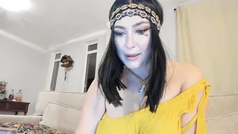 x_lily_x busty babe shows off natural gifts