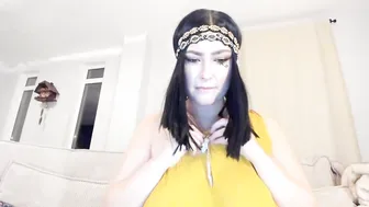 x_lily_x busty babe shows off natural gifts