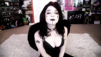 goldengoddessxxx luxurious blonde passionately pulls pussy