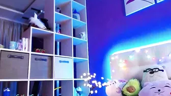 roxycat mature blonde masturbating shaved vagina