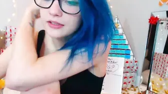 xmissmoxxix  shy harlot fingering pussy in the shower