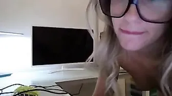 scout  lustful bitch shows tits