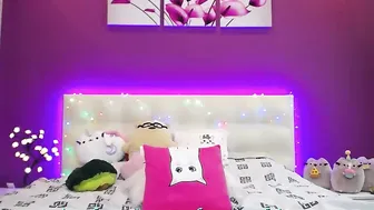 roxycat exquisite mare pulls vagina