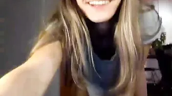 peacheekitty  gorgeous girl masturbates cunt