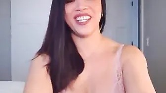 jade_lee  mature hottie caresses shaved cunt
