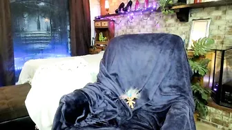 miss_trixie  cute lady caresses shaved vagina