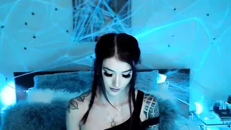 kasarawood  young beauty seduces the virgin body