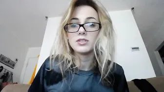 Chezza Luna manyvids shy bitch masturbates recklessly pussy