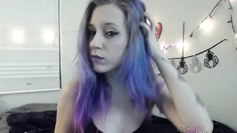 violetoctober manyvids gorgeous babe licks dildo