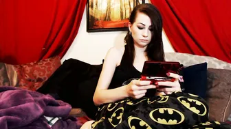 MissMoonMoon  manyvids cute doll fucks shaved pussy