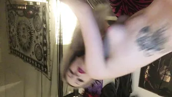 violetoctober manyvids crazy girl caresses shaved pussy