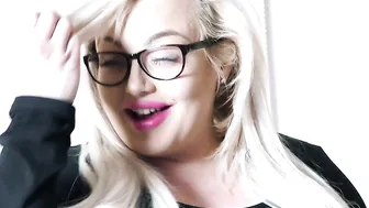 JemStone manyvids juicy slut gently masturbates cunt