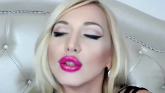 Tanya Ivanova manyvids legs apart pulling pussy