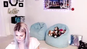 jennyjinx  manyvids naughty bitch jerking shaved pussy