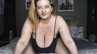 Maria Moore  manyvids big tit babe bares sexy body