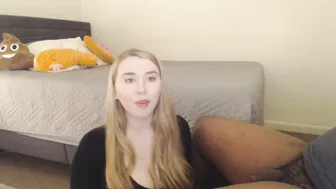 junglefever69x  manyvids incendiary  cam girl  plays with a big dildo