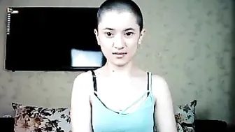 leela_price shaking tits to music