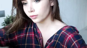 momiamhere Cute girl masturbates cunt at the wheel