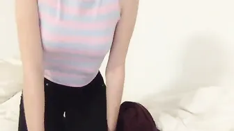 littlegirlbunbun Young shlendra caresses shaved cunt