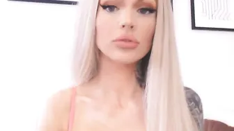 harleylavey manyvids wonderful blonde striking ass on the spot