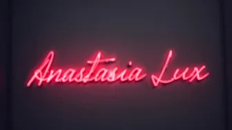 Anastasia Lux manyvids slut fucks dildo hard