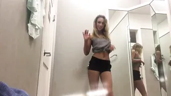 ZoeyTaylorXo manyvids matchless chick spins elastic booty