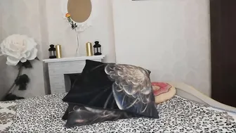 asi_akira loves to fondle her sexy body