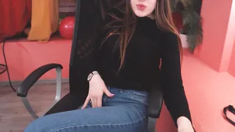l0lasexbaby cute chick strokes the cap