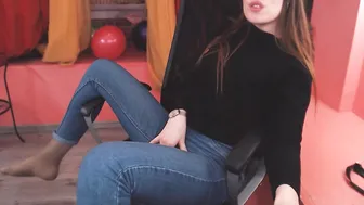 l0lasexbaby cute chick strokes the cap
