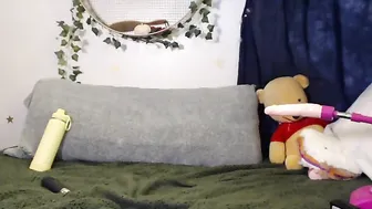 SunnylilDays babe caresses shaved pussy