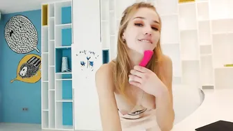 hollashow posing naked