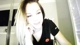 theislandgirl cute slut jerks her pussy on people