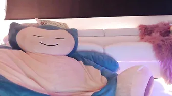 AlicexMaia hot thing takes off her panties