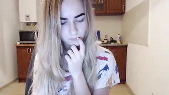 Molly_Mae beautiful blonde girl shows naked body