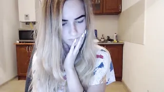 Molly_Mae beautiful blonde girl shows naked body