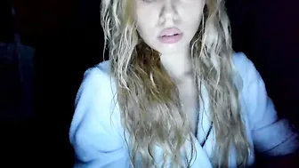 allissonhotbb beauty caresses her tits and pussy