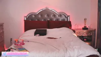 chroniclove black-haired babe digging with sex toys