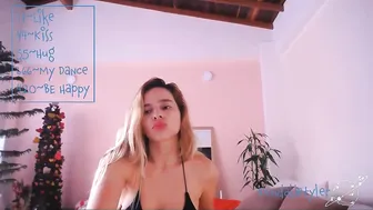 kendalltyler black-haired babe jerks off her cunt