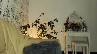 ladyg10 decided to arrange a vipshow with a vulgar contest