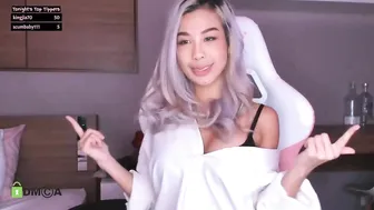 idaaaaaa gorgeous lady caresses pussy
