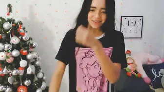 hanna_costello busty harlot fingering pussy